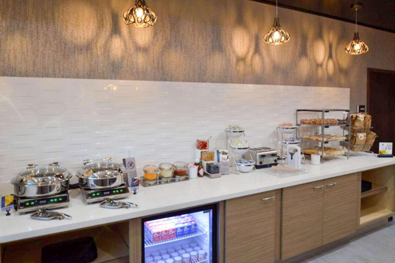 Comfort Inn & Suites Houston I-45 North - Iah Aldine Екстер'єр фото