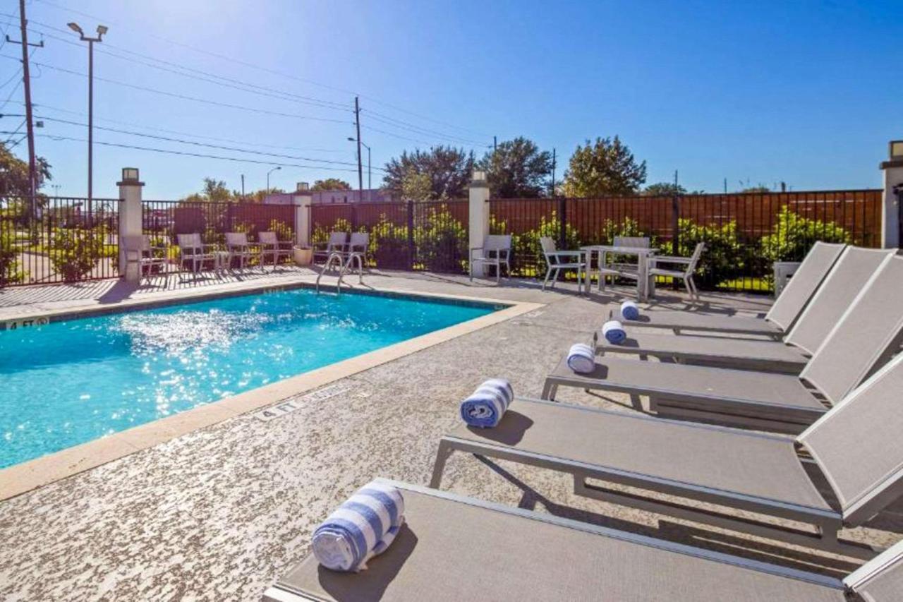 Comfort Inn & Suites Houston I-45 North - Iah Aldine Екстер'єр фото